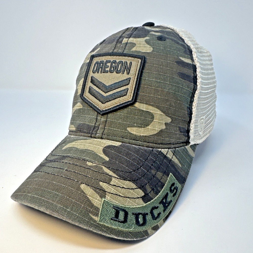 Oregon Ducks Sergeant Chevron Shield Camo Salute To Service Mesh Snapback